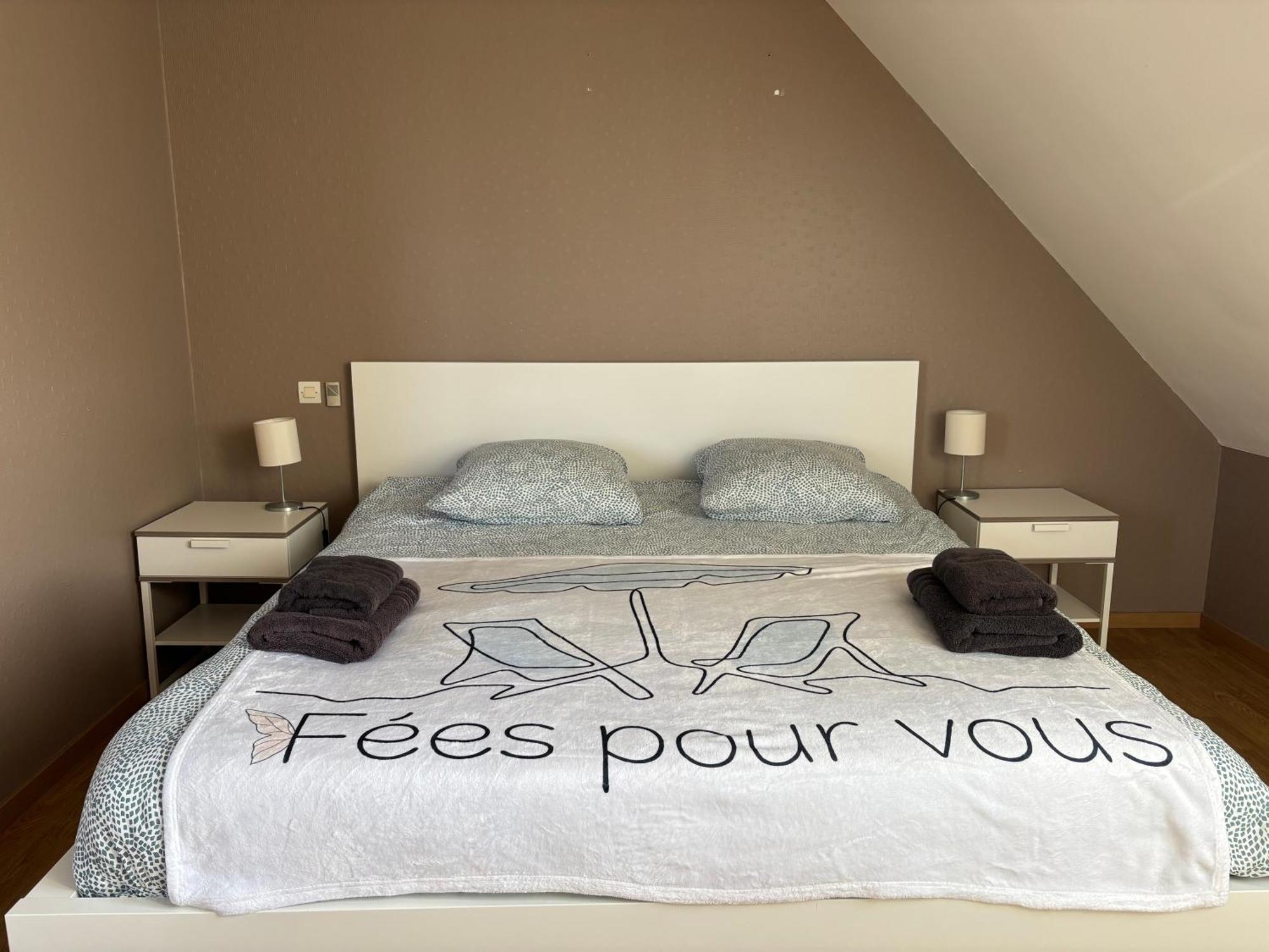 Villa Des Pontons Maison 5 Chambres Avec Grand Jardin Clos Et Belle Terrasse Sejour Spacieux Lumineux A 2 Kms De La Plage D'Arromanches Pres De Bayeux, Omaha Beach - Table De Ping Pong - Garage Tracy-sur-Mer Eksteriør billede